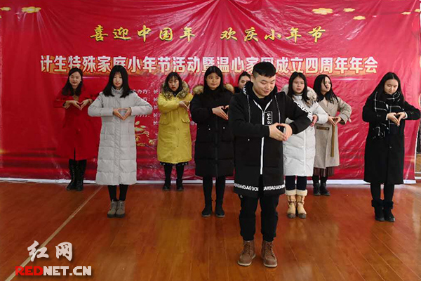 计生特殊家庭喜迎中国年 欢庆小年节