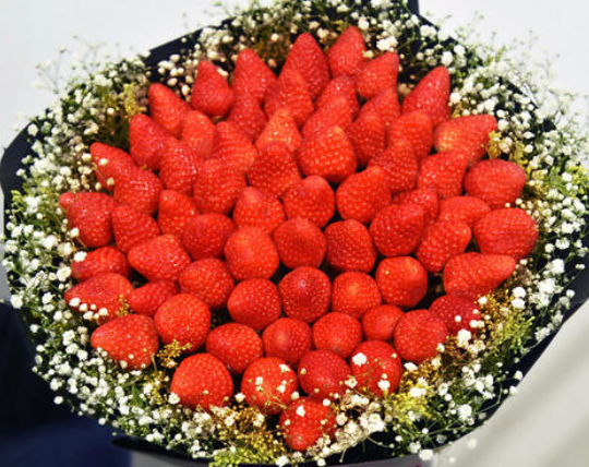 草莓花束一般多少颗送闺蜜朋友好(草莓花束一般多少颗送朋友比较好)